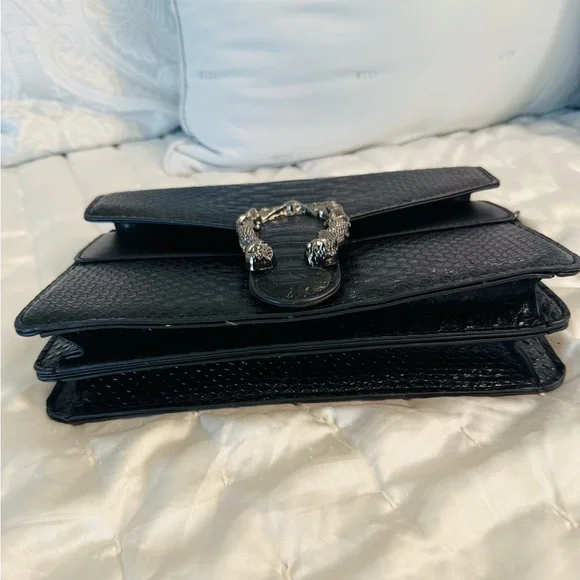 Black Croc Embossed Textured Shoulder Bag with Chain Detail‎ - Picture 11 of 15